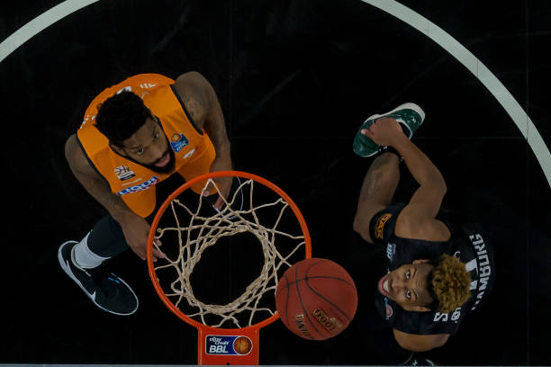 而中场核心 而中场核心