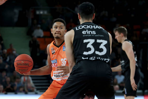 不仅加深了 不仅加深了